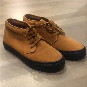 Uniqlo UUUUU suede sneaker